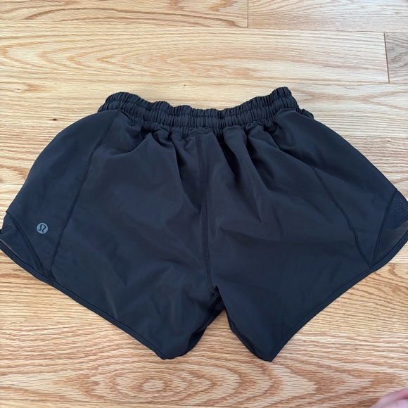 Lululemon Hotty Hot High-Rise Lined Short 2.5" - Picture 3 of 4